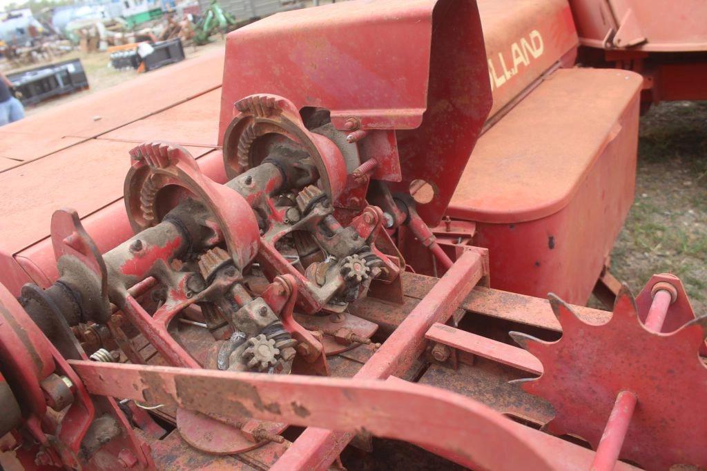 Image of New Holland Hayliner 273 Image 1