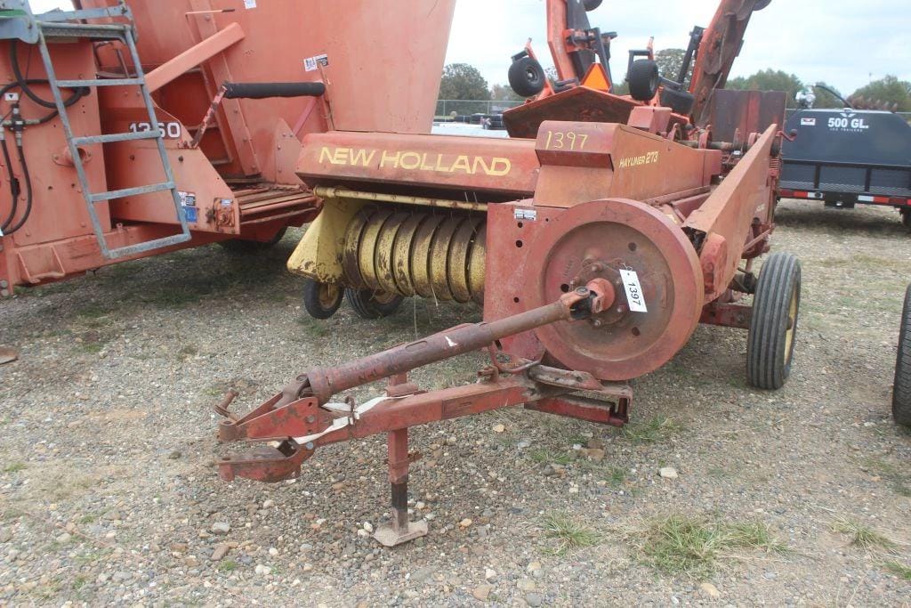 New Holland Hayliner 273 Equipment Image0