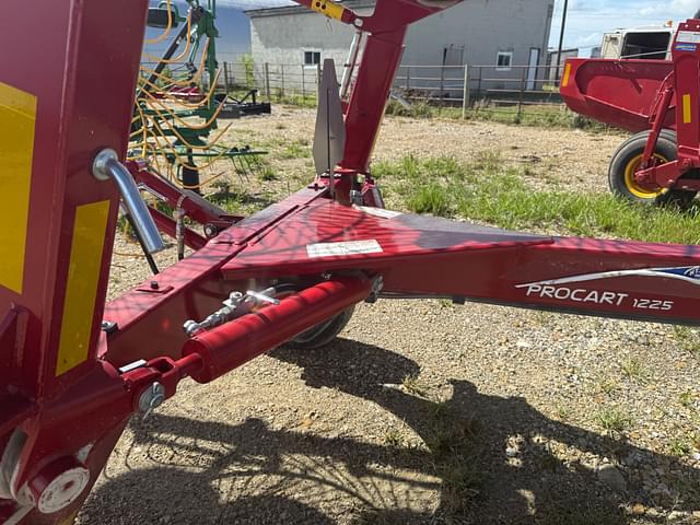 Image of New Holland ProCart 1225 equipment image 3