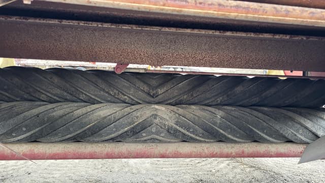 Image of New Holland 489 equipment image 4