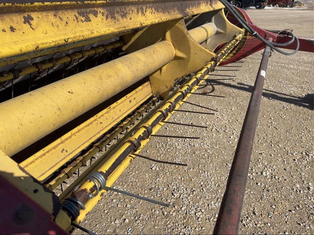 Image of New Holland 489 equipment image 3