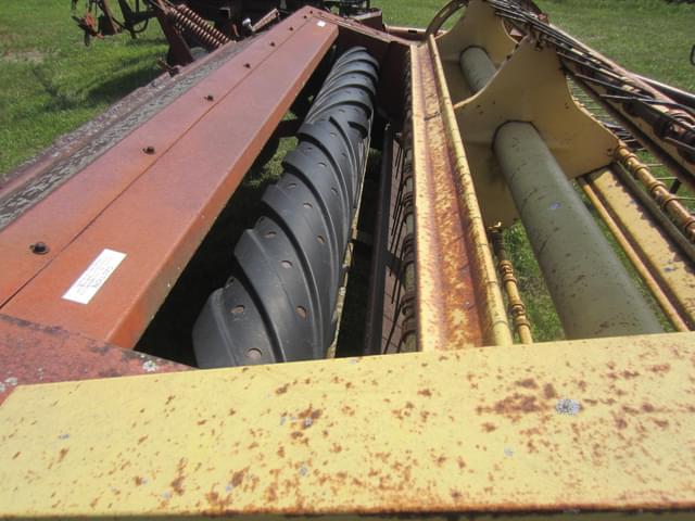 Image of New Holland 479 equipment image 3