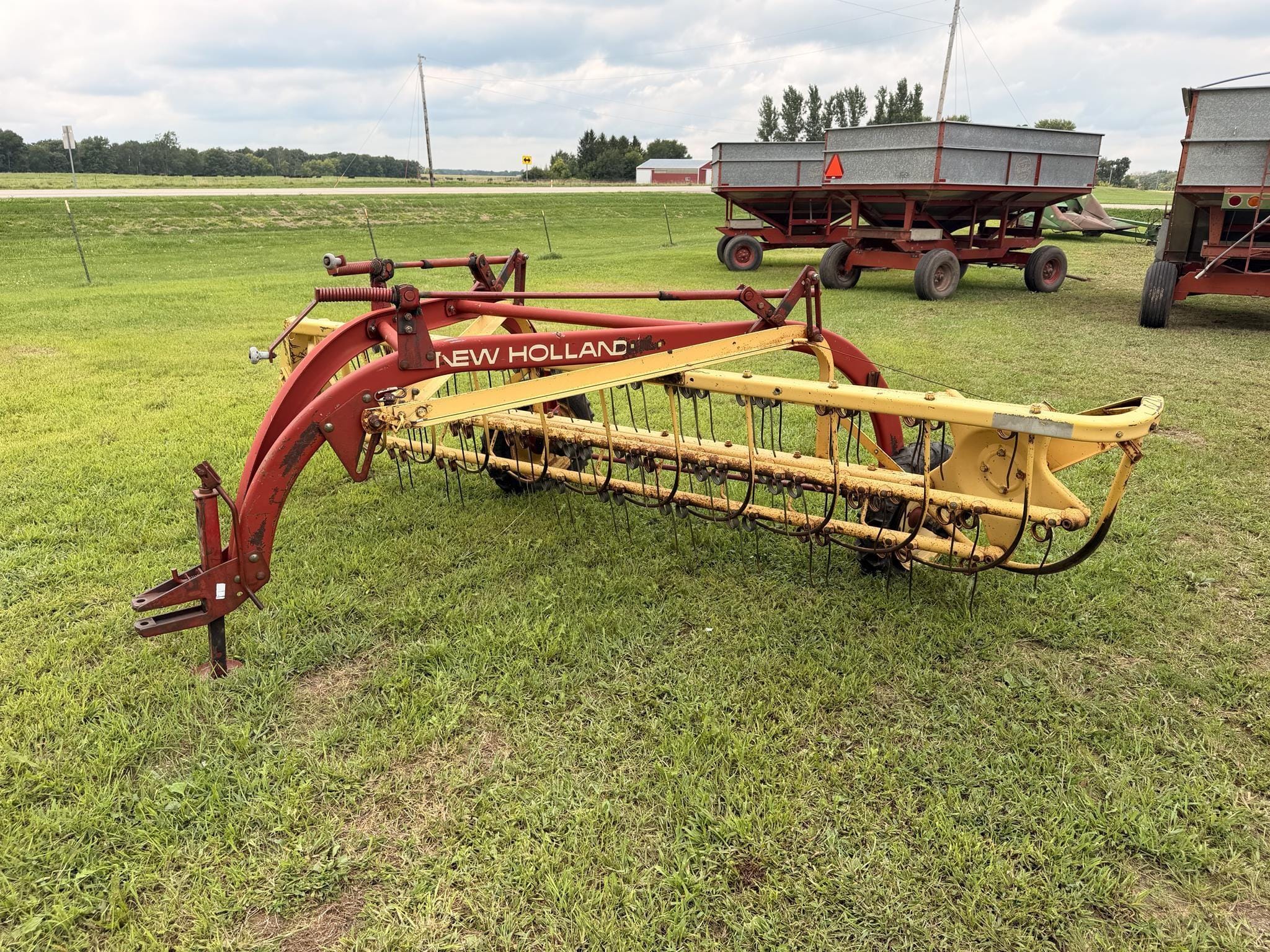 New Holland 258 Equipment Image0