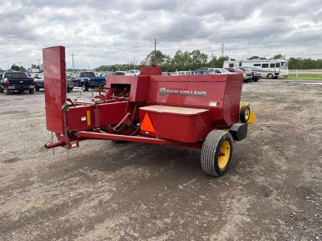 Image of New Holland Hayliner 265 equipment image 4