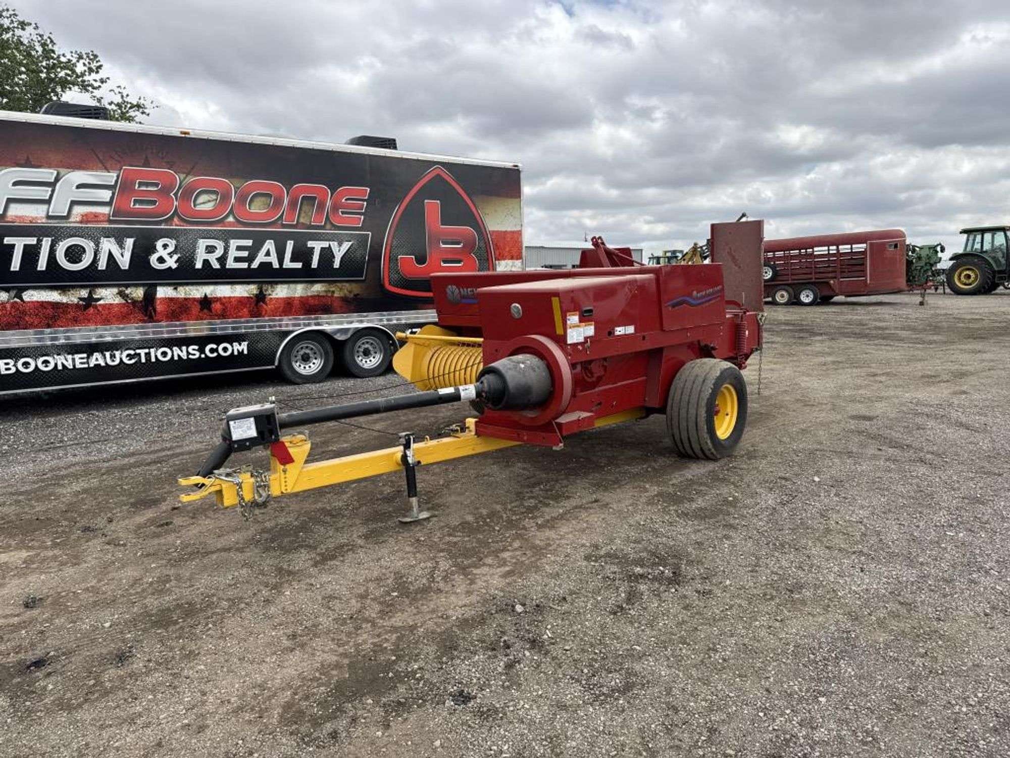 New Holland Hayliner 265 Equipment Image0