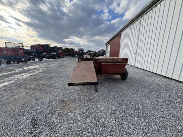 Image of New Holland Hayliner 268 equipment image 4