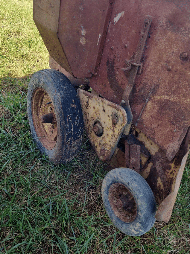 Image of New Holland Hayliner 268 equipment image 3