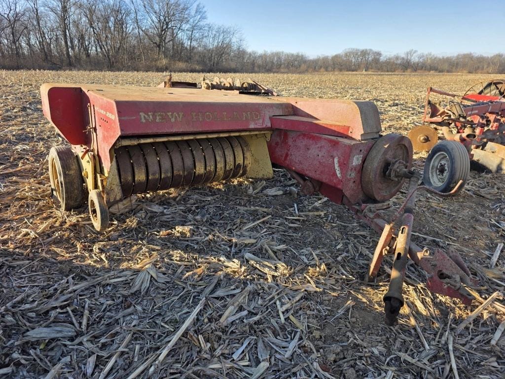 New Holland 268 Equipment Image0