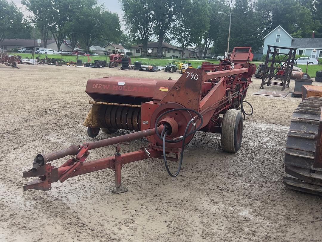 Image of New Holland Hayliner 269 Image 0