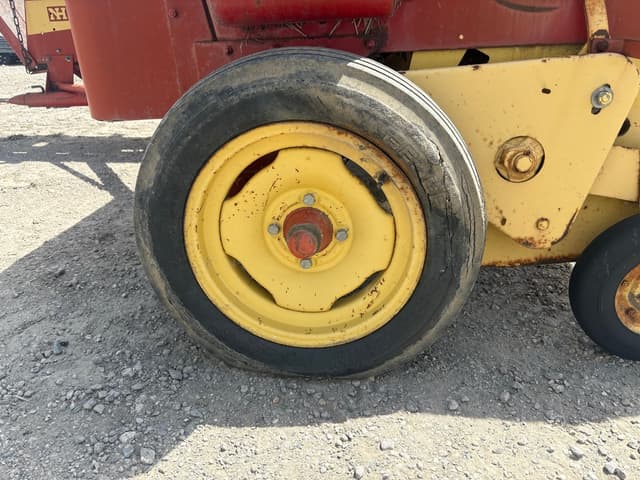 Image of New Holland Hayliner 269 equipment image 3