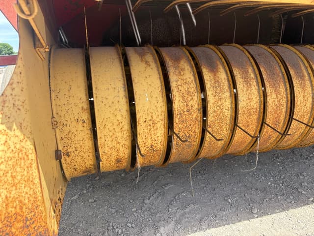 Image of New Holland Hayliner 269 equipment image 2