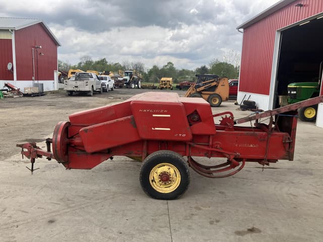 Image of New Holland Hayliner 270 equipment image 1