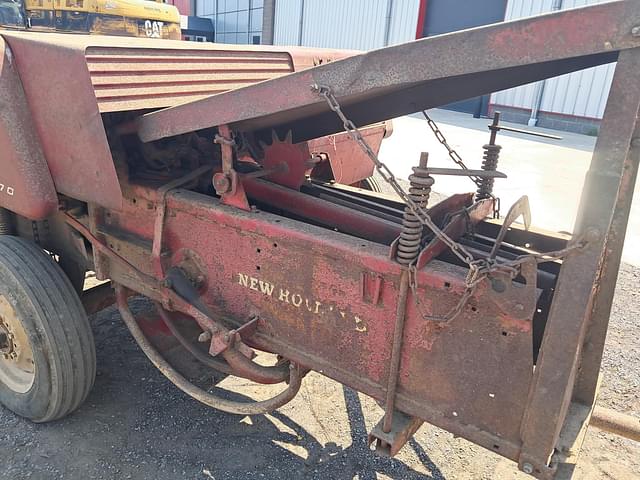 Image of New Holland Hayliner 270 equipment image 3