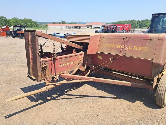 Image of New Holland Hayliner 270 equipment image 2