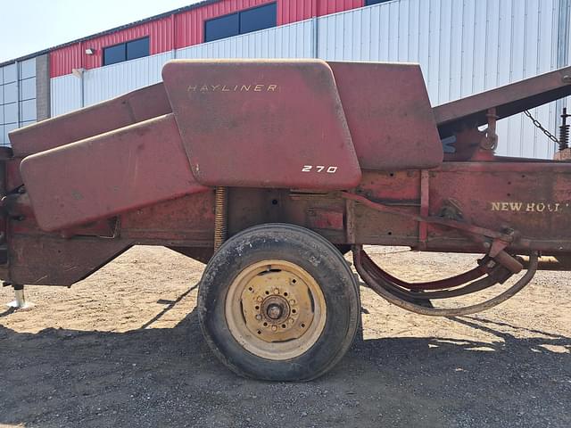 Image of New Holland Hayliner 270 equipment image 4