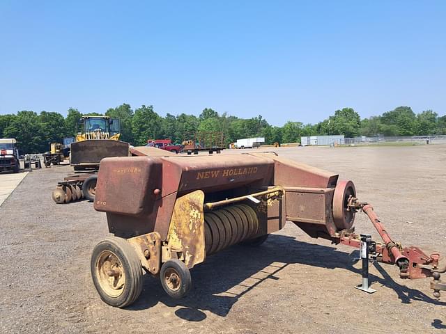 Image of New Holland Hayliner 270 equipment image 1