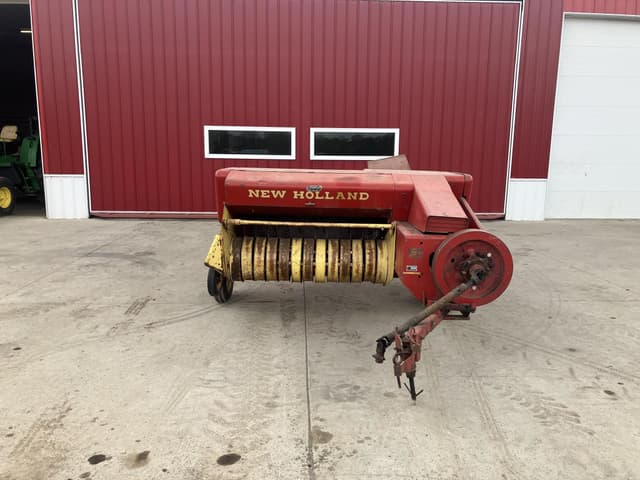 Image of New Holland Hayliner 270 equipment image 4