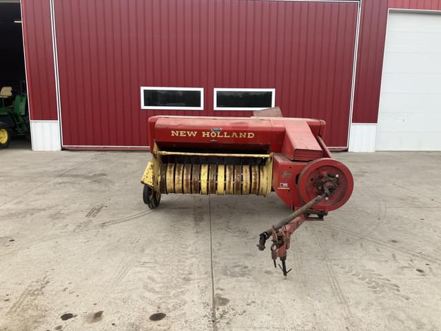 Image of New Holland Hayliner 270 equipment image 4