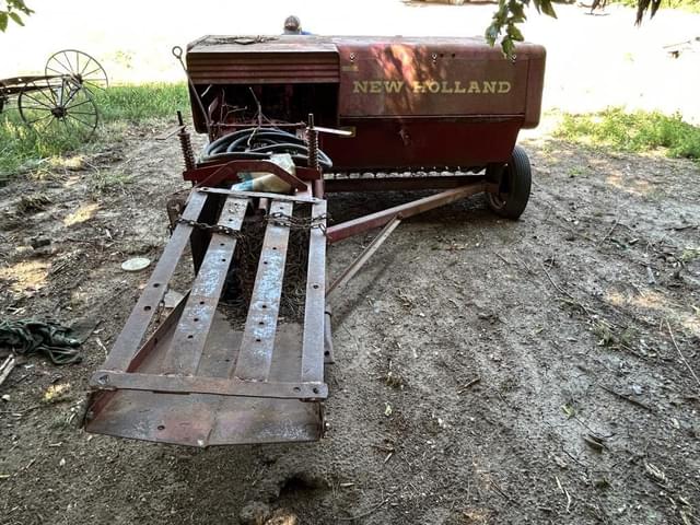 Image of New Holland Hayliner 270 equipment image 4