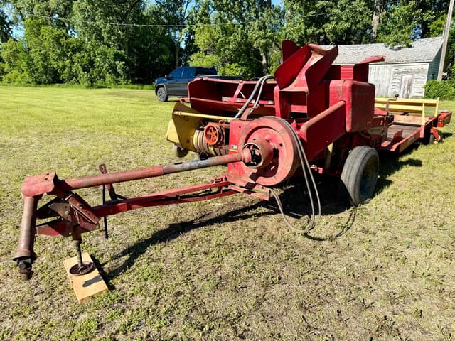 Image of New Holland 271 equipment image 1