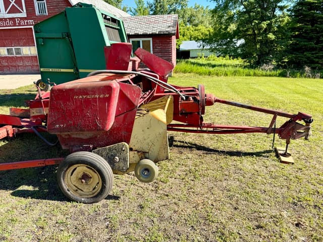Image of New Holland 271 equipment image 3
