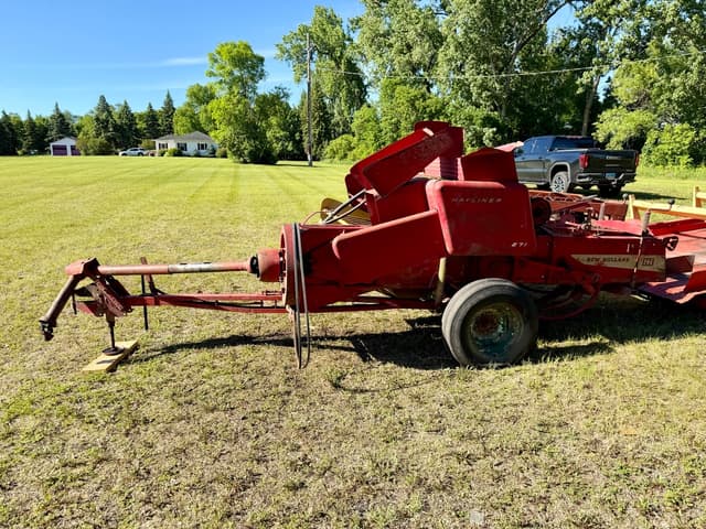 Image of New Holland 271 equipment image 2