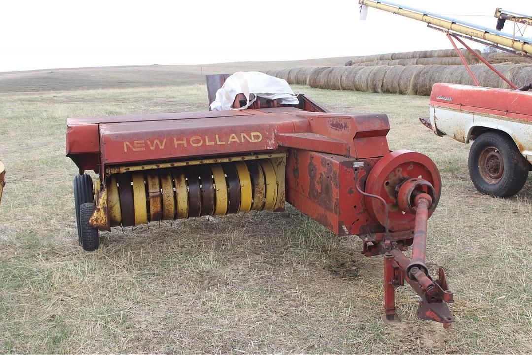 Image of New Holland Hayliner 273 Image 1