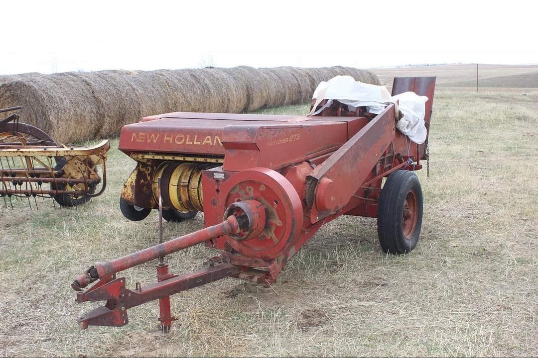 Image of New Holland Hayliner 273 Image 0