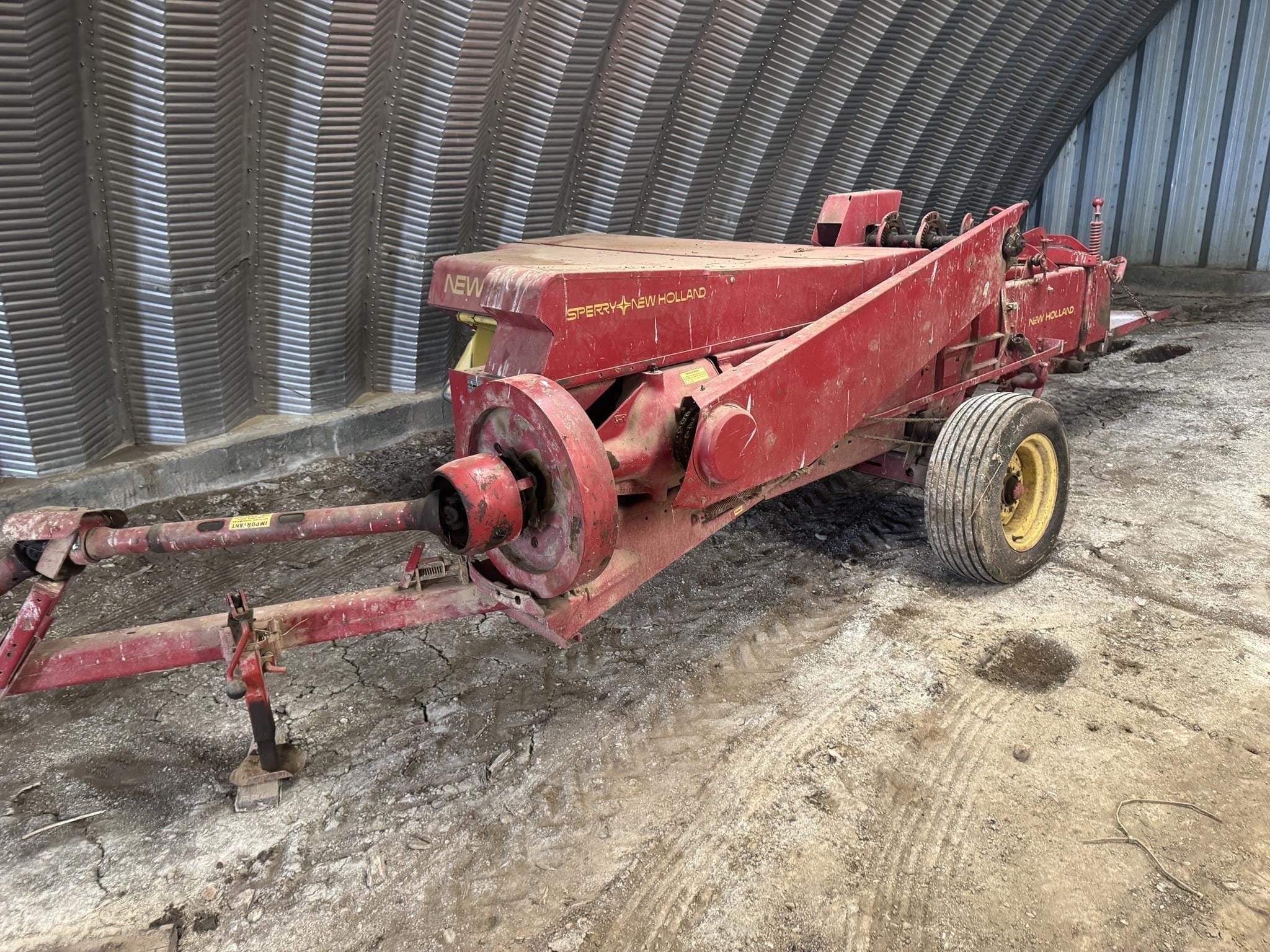 New Holland Hayliner 273 Equipment Image0