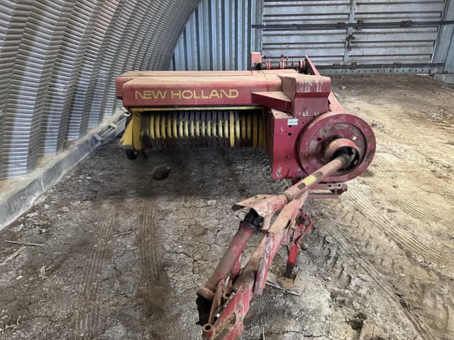 Image of New Holland Hayliner 273 equipment image 1