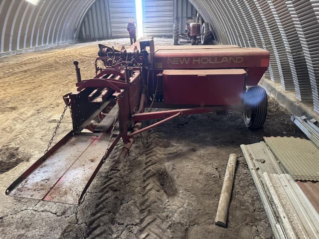 Image of New Holland Hayliner 273 equipment image 4