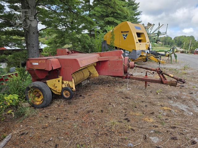 Image of New Holland Hayliner 273 equipment image 4