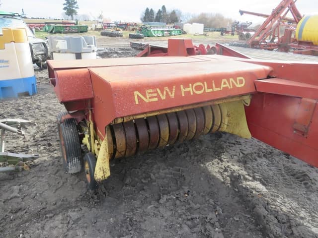 Image of New Holland Hayliner 273 equipment image 1