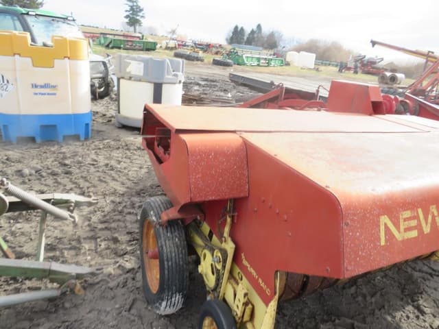 Image of New Holland Hayliner 273 equipment image 2