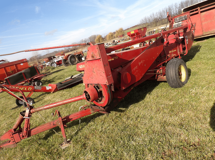 New Holland Hayliner 273 Equipment Image0