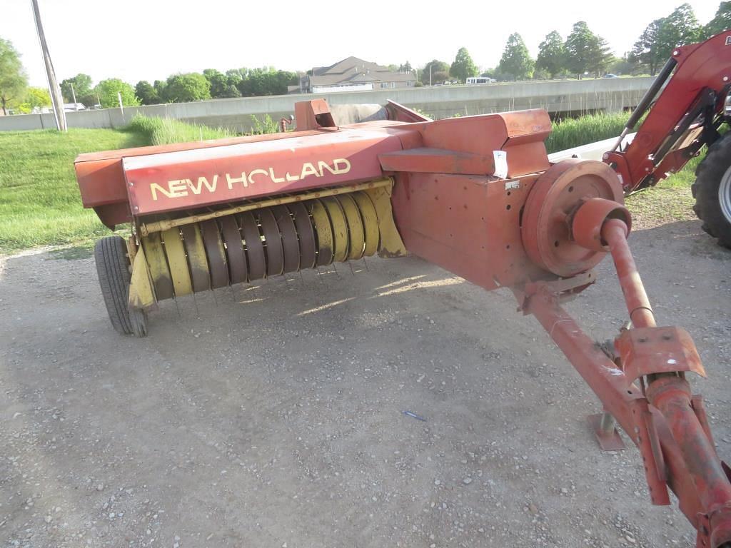 Image of New Holland Hayliner 273 Primary image