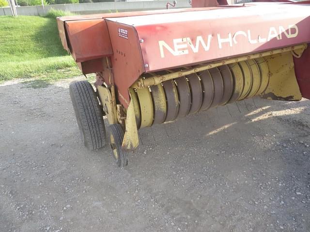 Image of New Holland Hayliner 273 equipment image 1