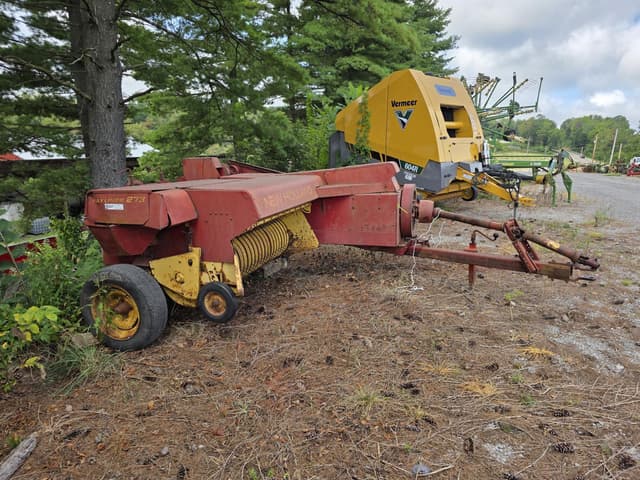 Image of New Holland Hayliner 273 equipment image 4