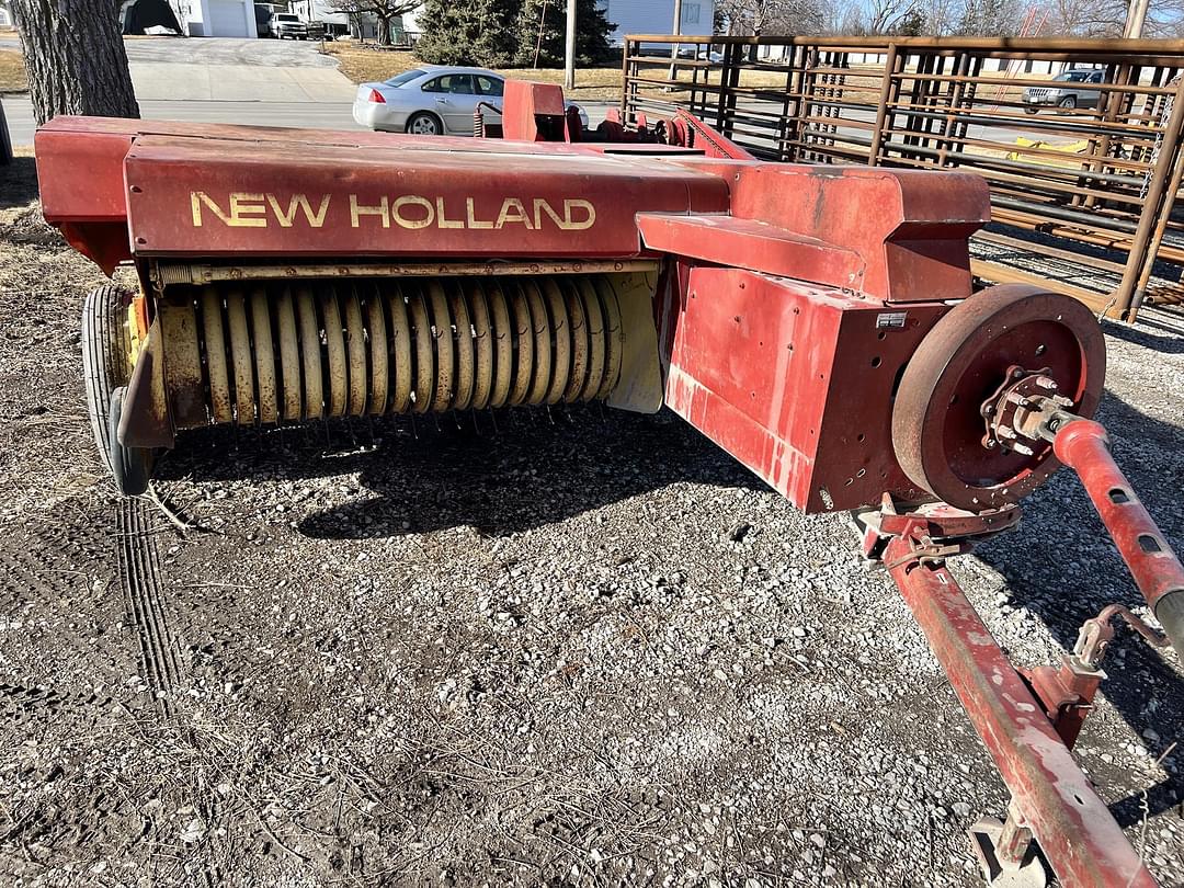 Image of New Holland Hayliner 273 Primary image