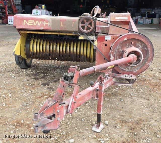Image of New Holland Hayliner 273 equipment image 1