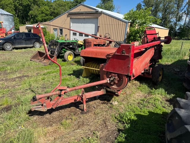 Image of New Holland Hayliner 273 equipment image 2