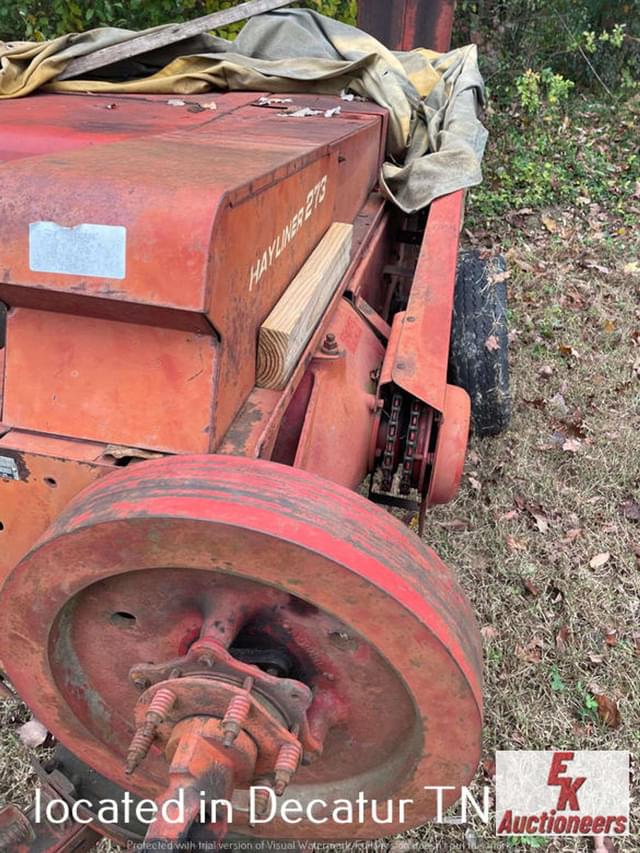 Image of New Holland Hayliner 273 equipment image 2