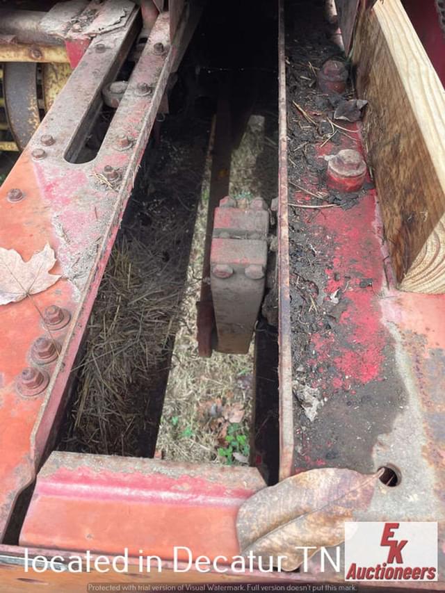 Image of New Holland Hayliner 273 equipment image 3