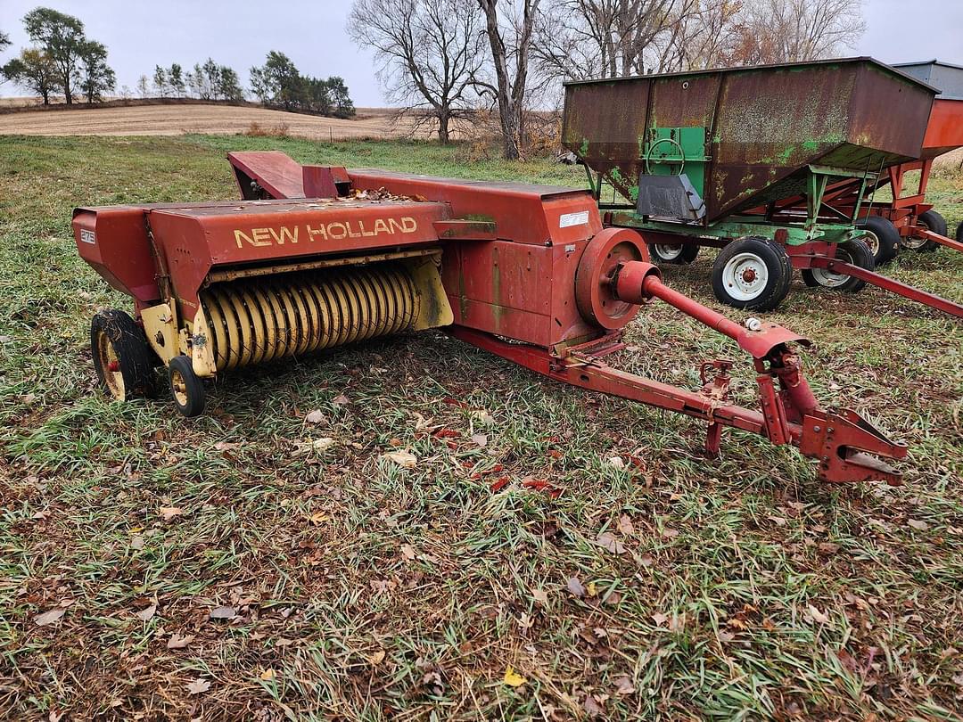 Image of New Holland Hayliner 275 Primary image