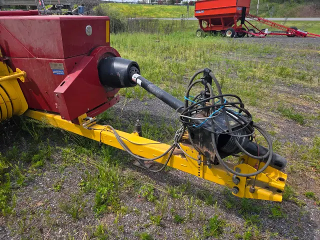Image of New Holland Hayliner 275 equipment image 1