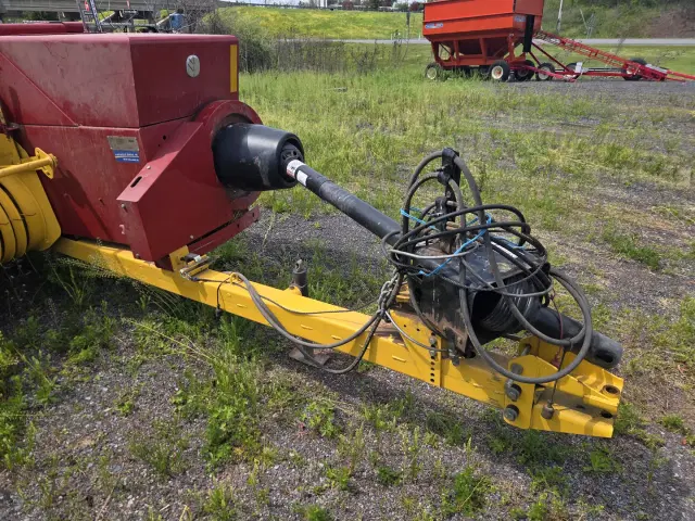 Image of New Holland Hayliner 275 equipment image 1