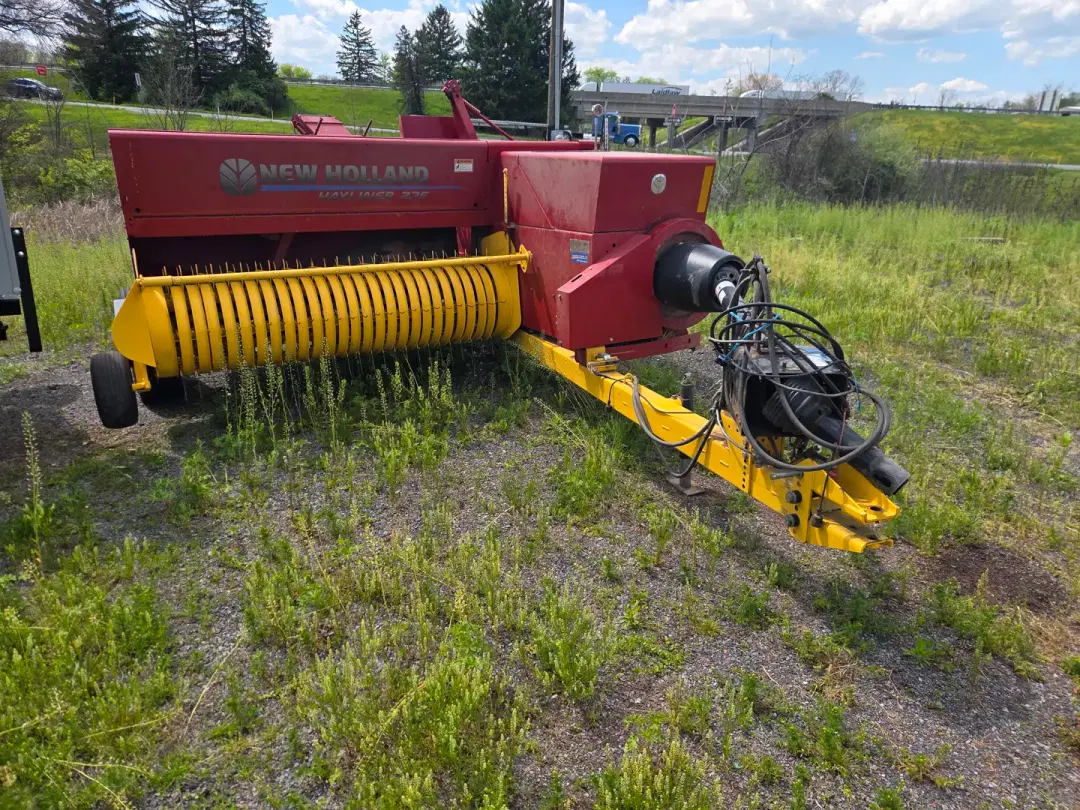 Image of New Holland Hayliner 275 Primary image