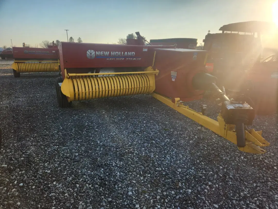 Image of New Holland Hayliner 275 Plus Image 1