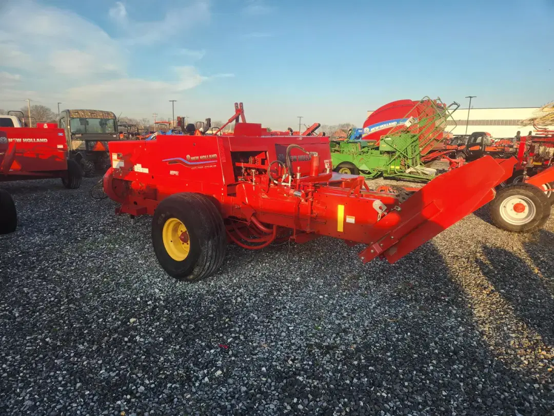 Image of New Holland Hayliner 275 Plus Image 1