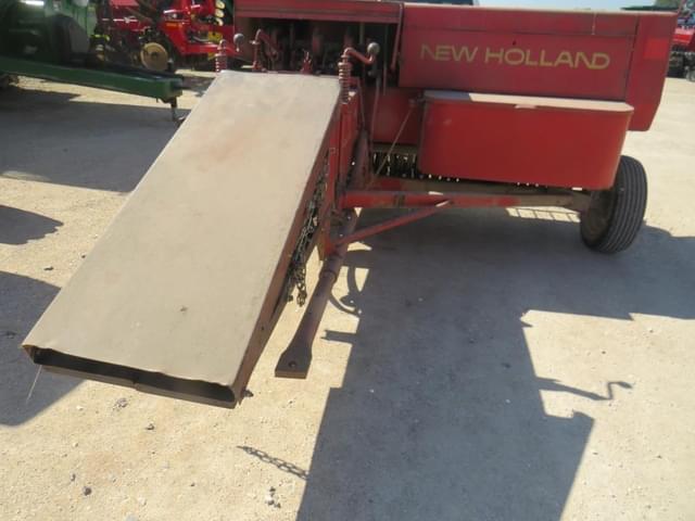 Image of New Holland Hayliner 276 equipment image 4